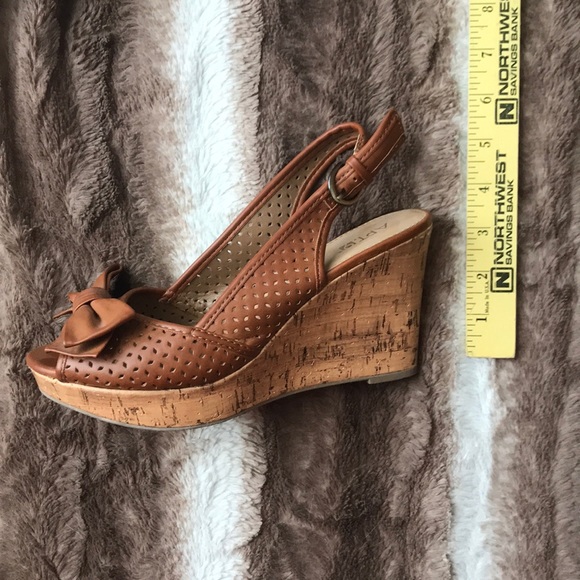 Apt. 9 Brown Wedges. Size 7 - Picture 6 of 8